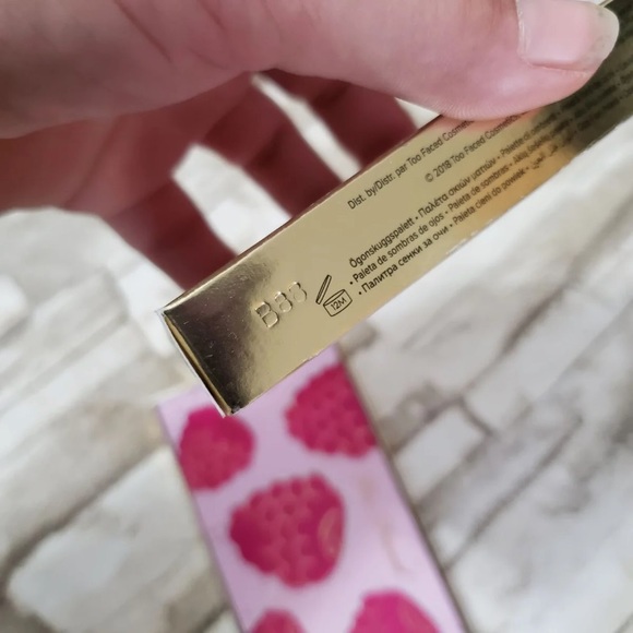 🛍 Too Faced Razzle Dazzle Raspberry💕 - Picture 3 of 4